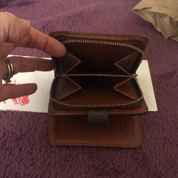 Authentic Vintage Louis Vuitton Bifold Wallet - Picture 5 of 16